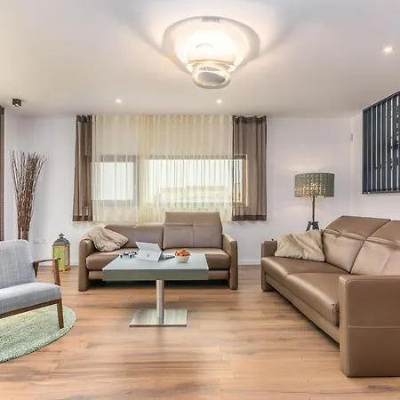 Sleeps 8 With Pool Air Con And Wifi * Filipac