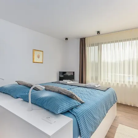 Willa Sleeps 8 With Pool Air Con And Wifi *