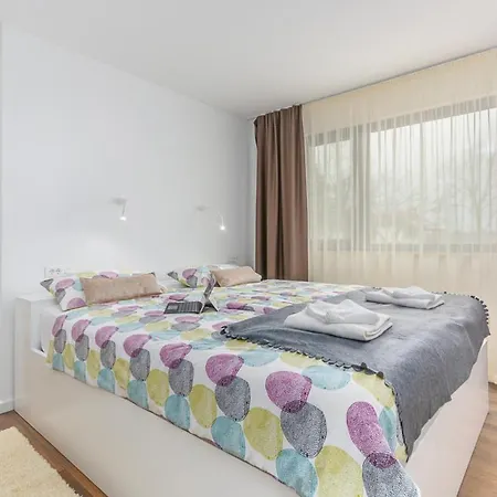 Sleeps 8 With Pool Air Con And Wifi Filipac