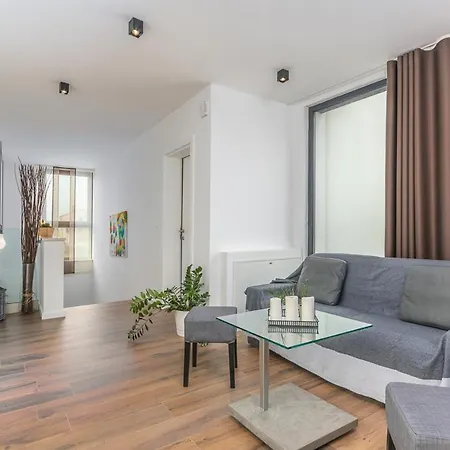 Willa Sleeps 8 With Pool Air Con And Wifi