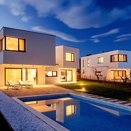 Sleeps 8 With Pool Air Con And Wifi * Filipac