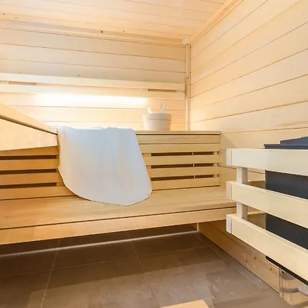 Sleeps 8 With Pool Air Con And Wifi Willa