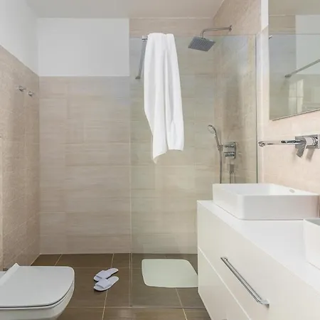 Sleeps 8 With Pool Air Con And Wifi Willa *