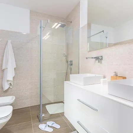 Sleeps 8 With Pool Air Con And Wifi * Filipac
